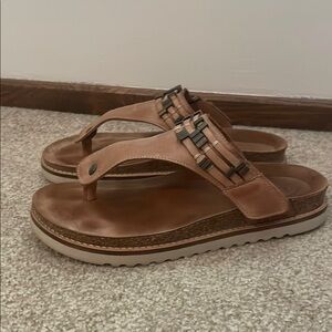 Taos Footwear Tan Sandals with Cushioned Footbed and Decorative Stitching